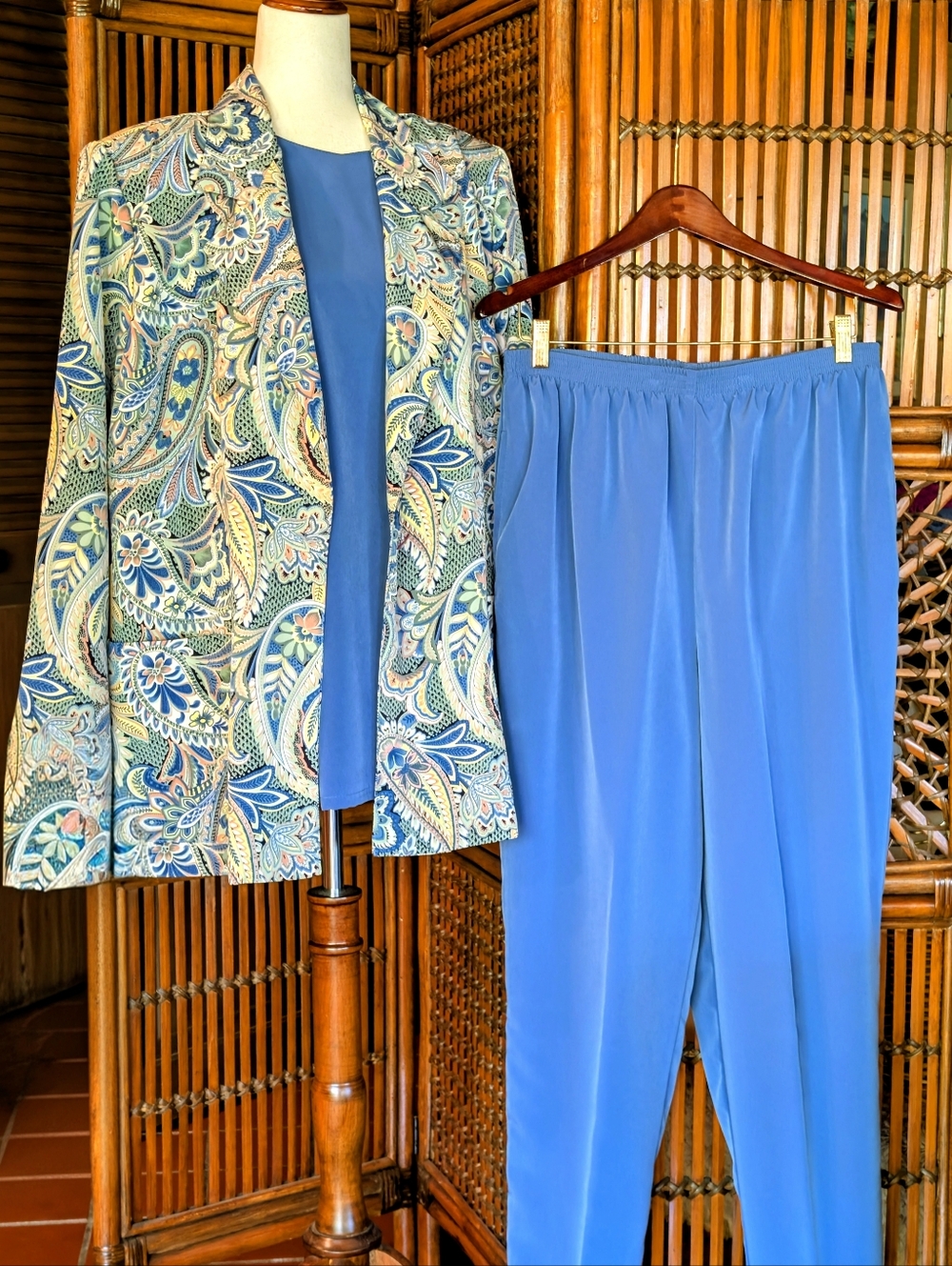 DRAPER'S & DAMON'S Paisley Blazer with Solid Blue Top and Pant Set - 1X - Picture 3 of 13